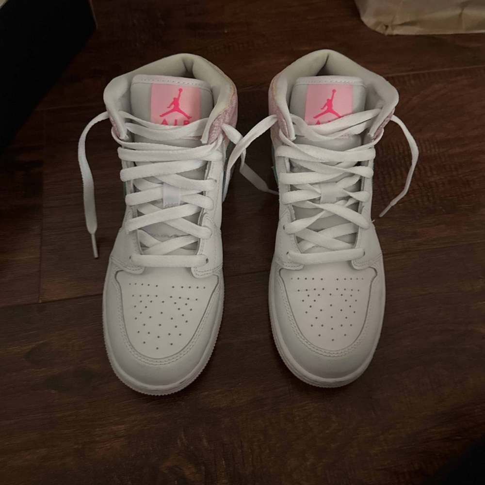 Air Jordan 1 Mid SE GS 'Ice Cream'
*In Box* - Picture 2 of 5
